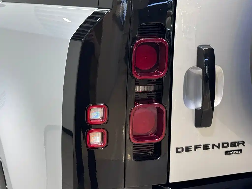 Land Rover Defender 2022 — фото 9