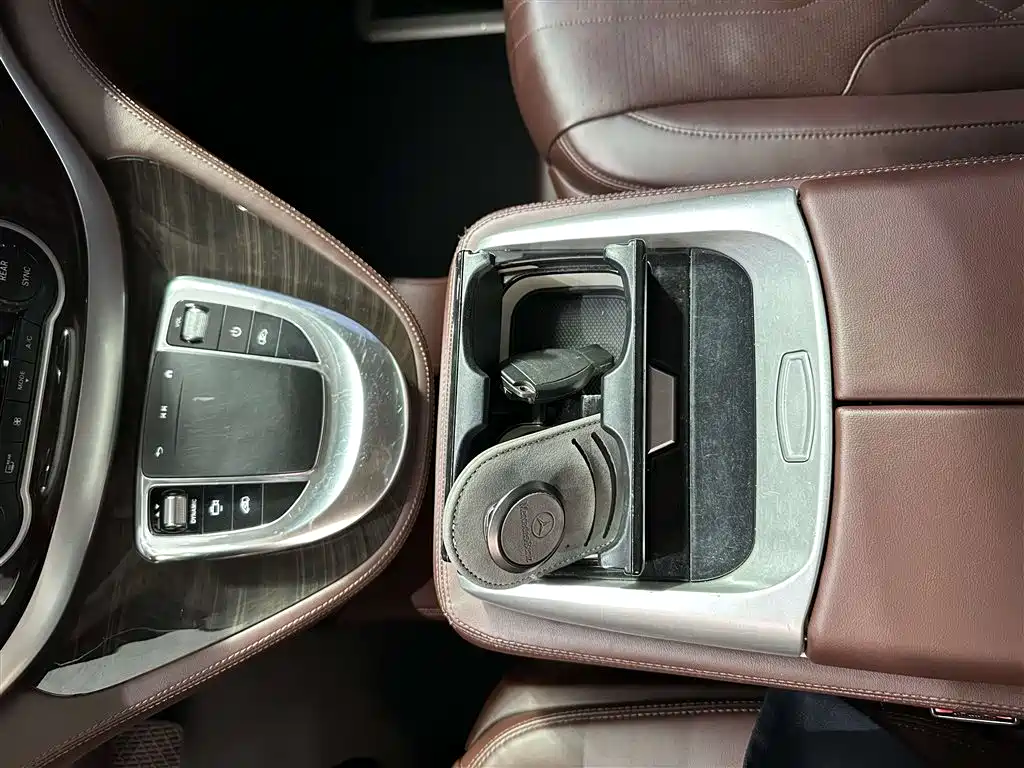 Mercedes-Benz Vito 2022 — фото 10