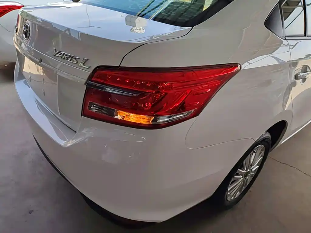 Toyota Yaris L 2017 — фото 8