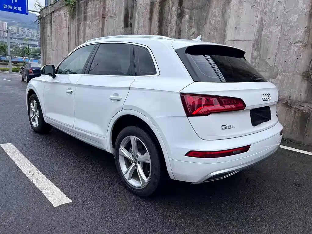 Audi Q5L 2019 — фото 8