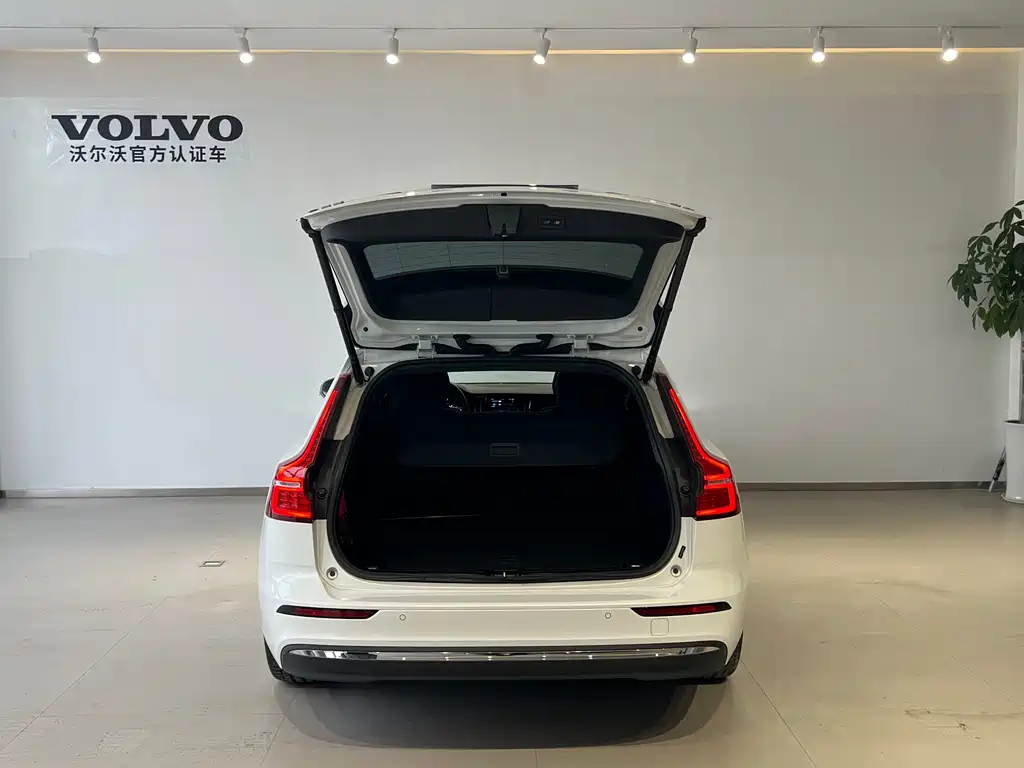 Volvo V60 2023 — фото 7
