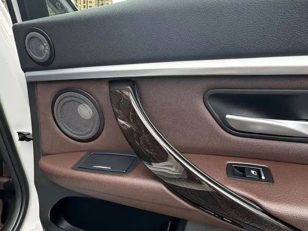 BMW 3 Series 2019 — фото 17