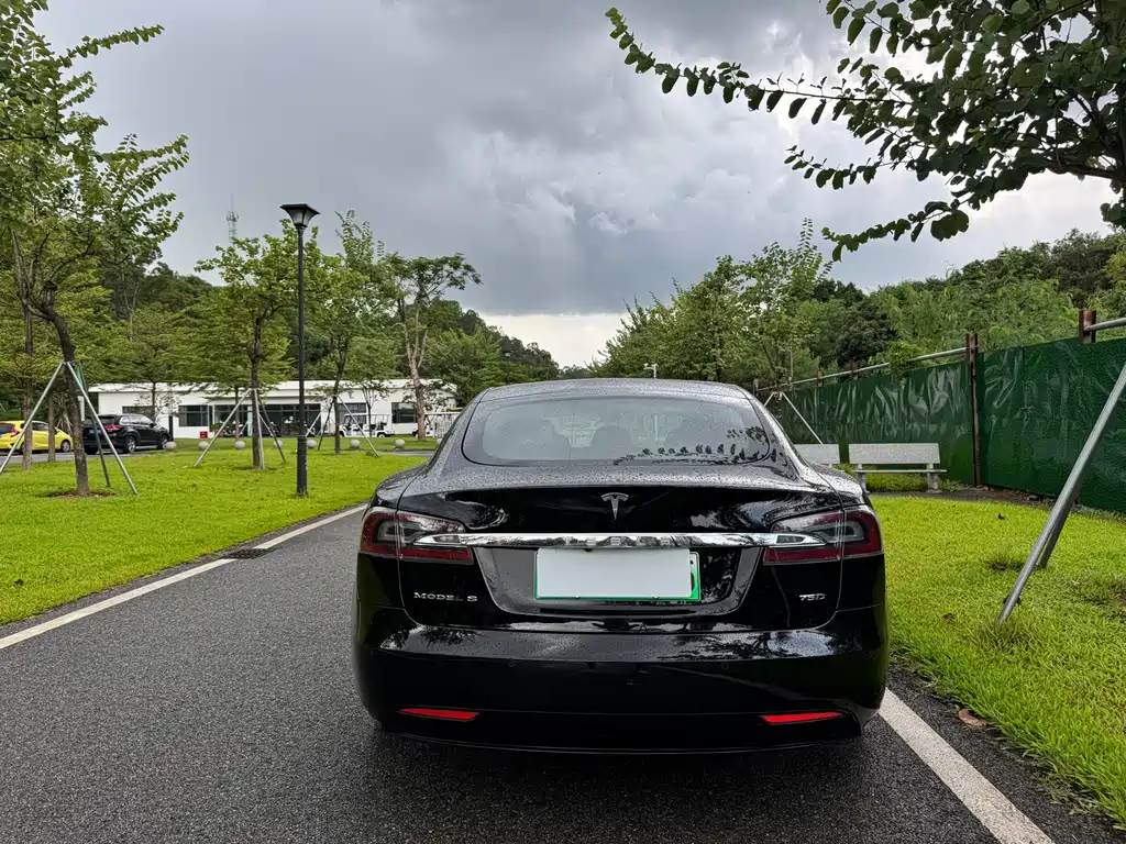 Tesla Model S 2018 — фото 11