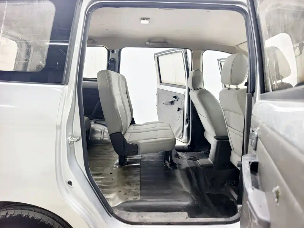 Wuling Hongguang 2015 — фото 17