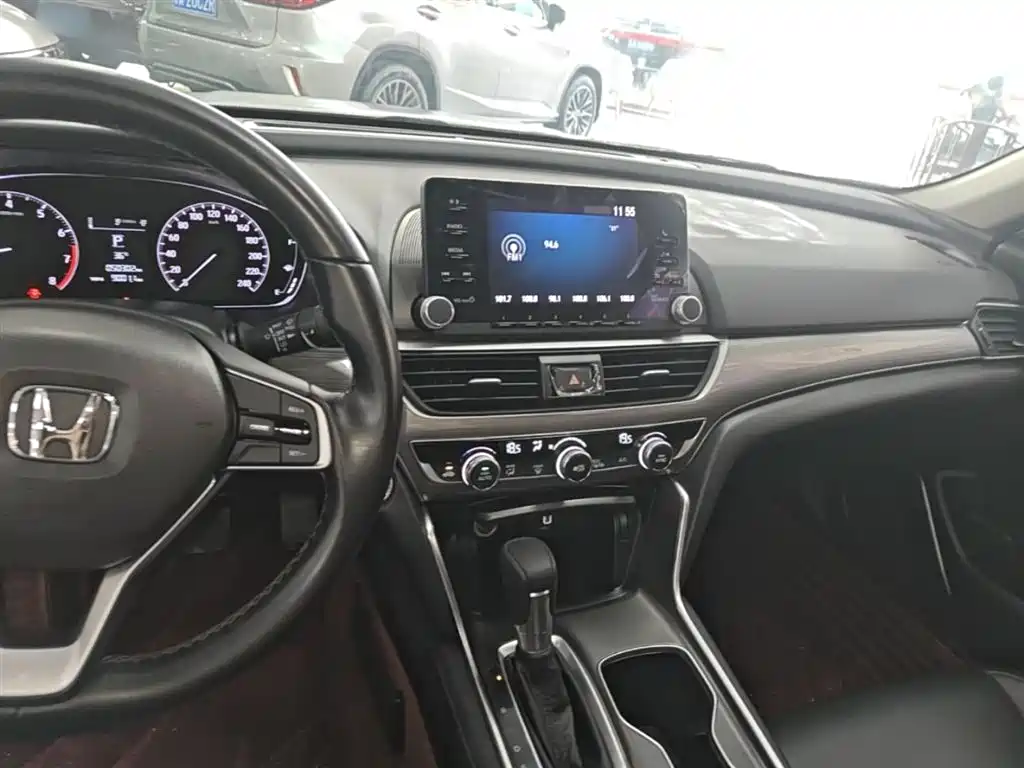 Honda Accord 2020 — фото 10