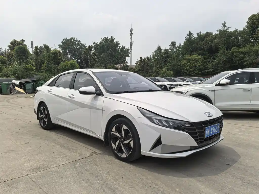 Hyundai Elantra 2022 — фото 3