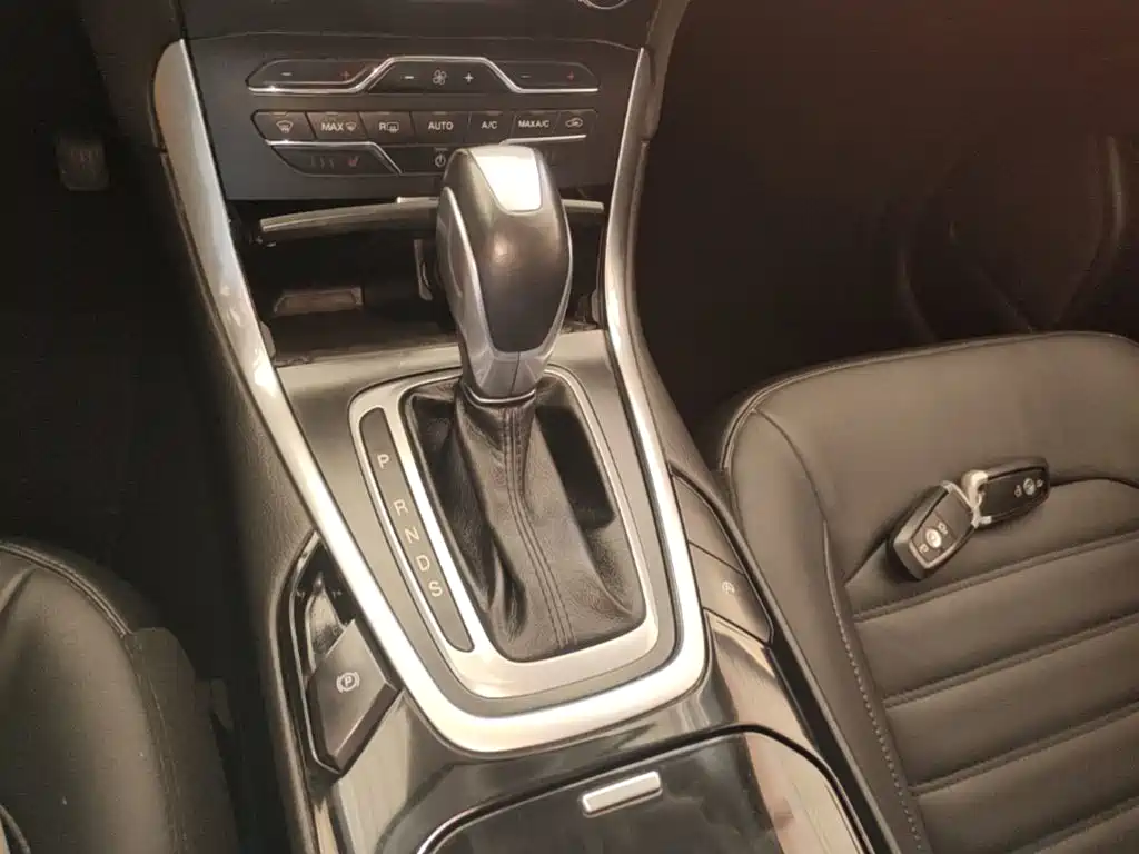 Ford Edge 2018 — фото 14