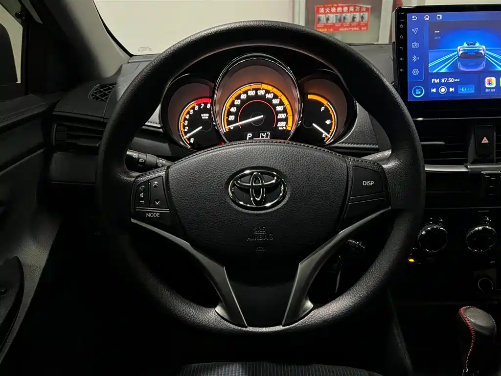 Toyota Yaris L 2022 — фото 12