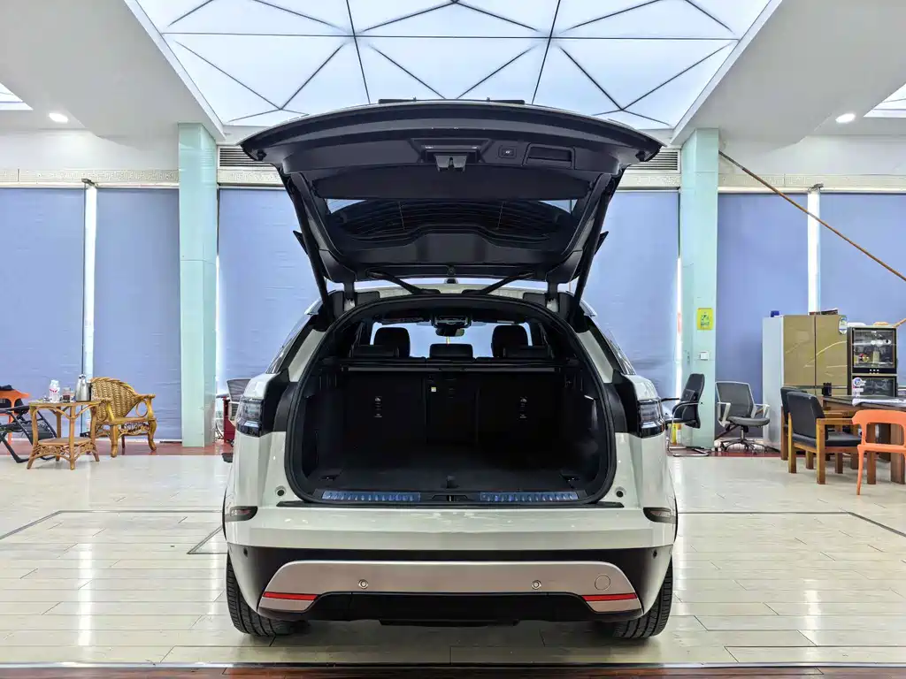 Land Rover Range Rover Velar 2025 — фото 14