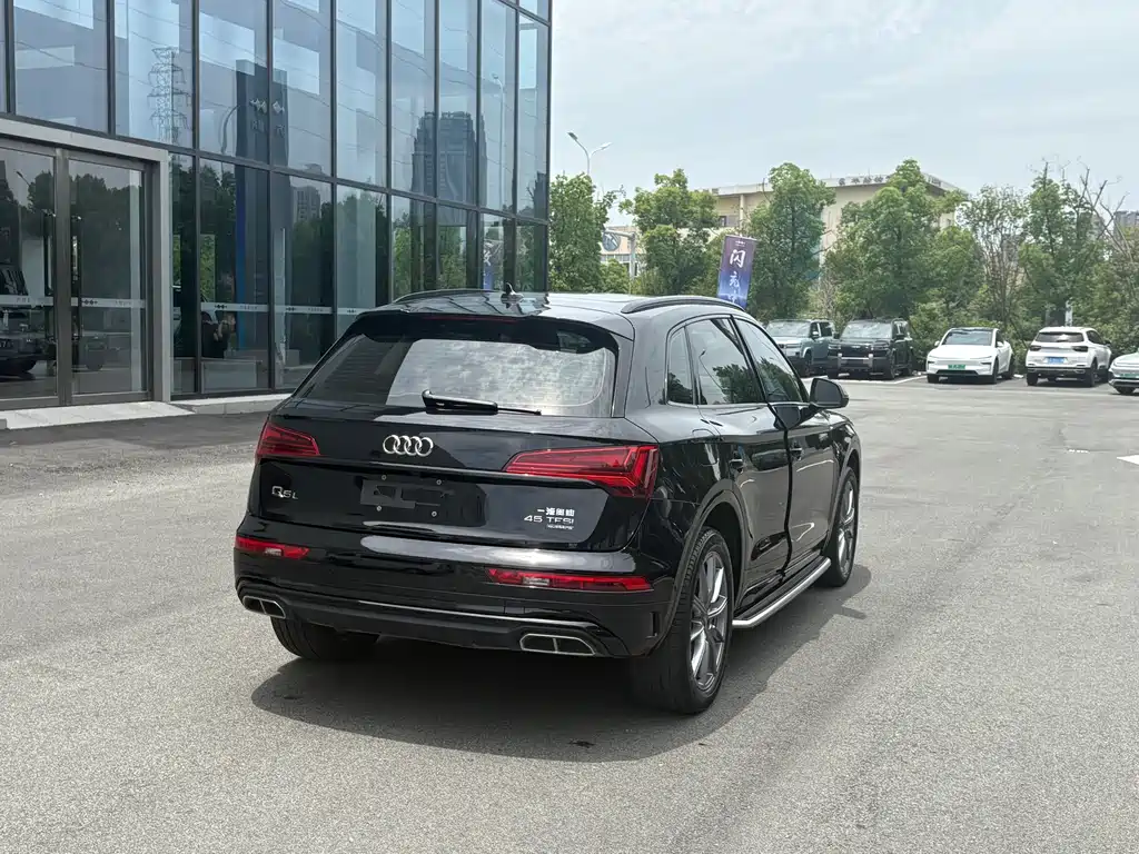 Audi Q5L 2023 — фото 12