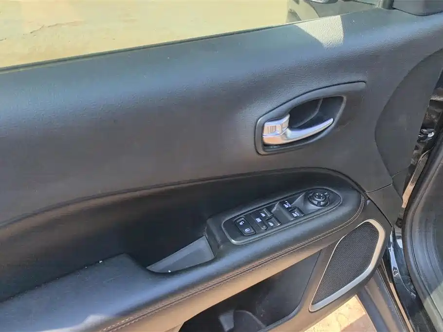 Jeep Compass 2020 — фото 7