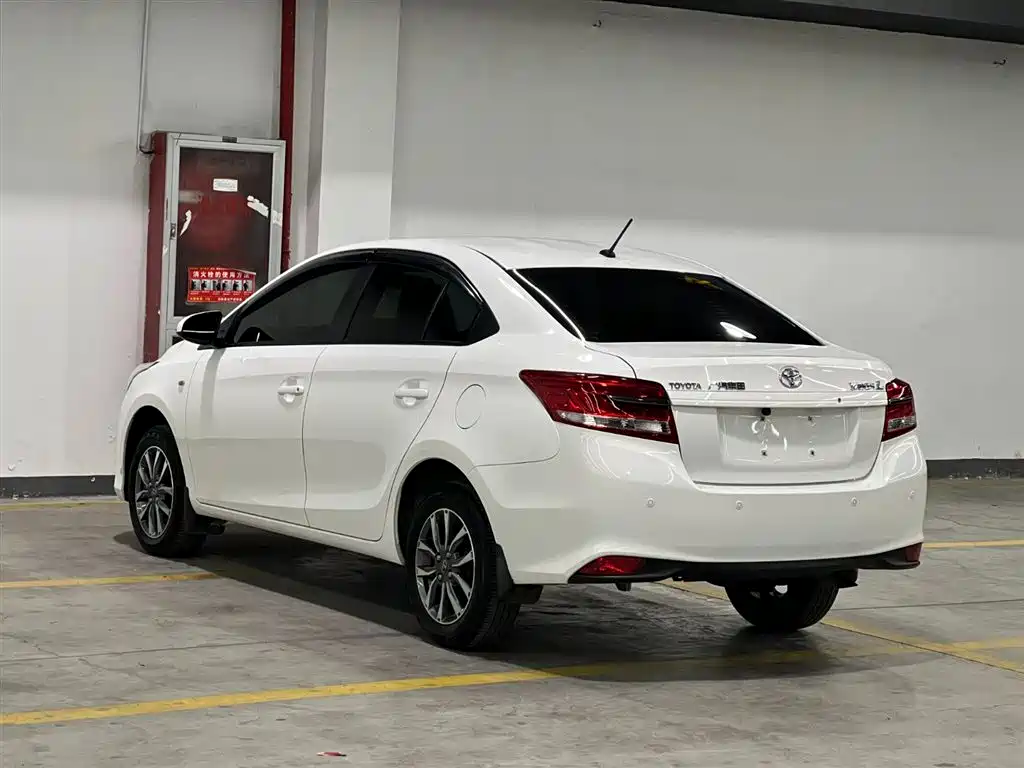 Toyota Yaris L 2022 — фото 4