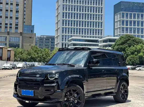 Land Rover Defender 2023