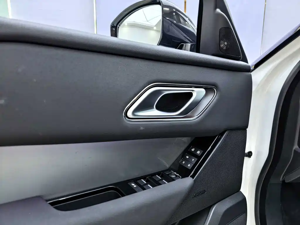 Land Rover Range Rover Velar 2025 — фото 6