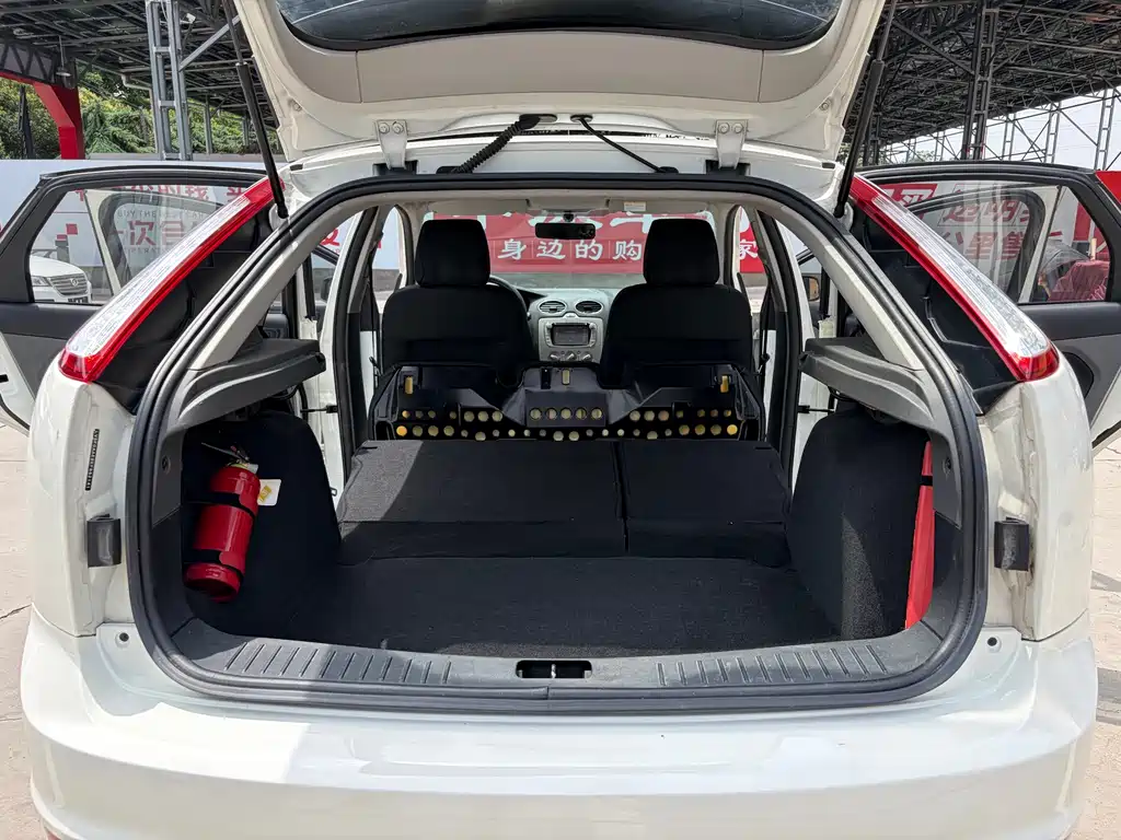 Ford Focus 2014 — фото 14
