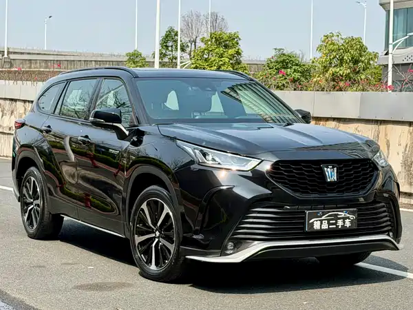 Toyota Crown Kluger 2024