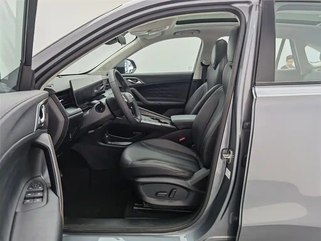 Roewe RX5 New Energy 2023 — фото 10