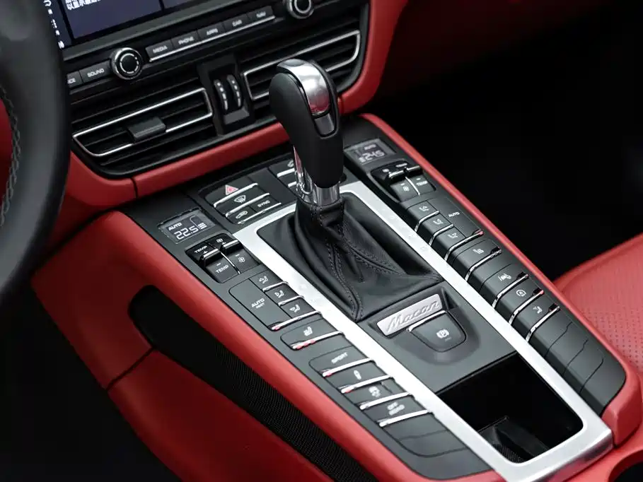 Porsche Macan 2021 — фото 15