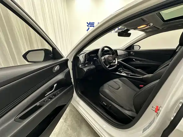 Hyundai Elantra 2023
