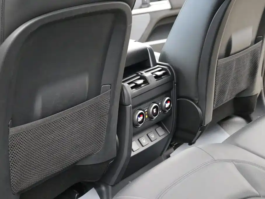 Land Rover Defender 2022 — фото 26
