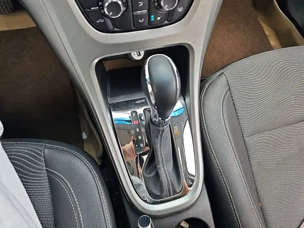Buick Excelle 2015 — фото 14