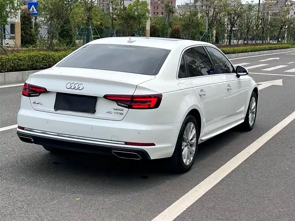 Audi A4L 2019 — фото 7