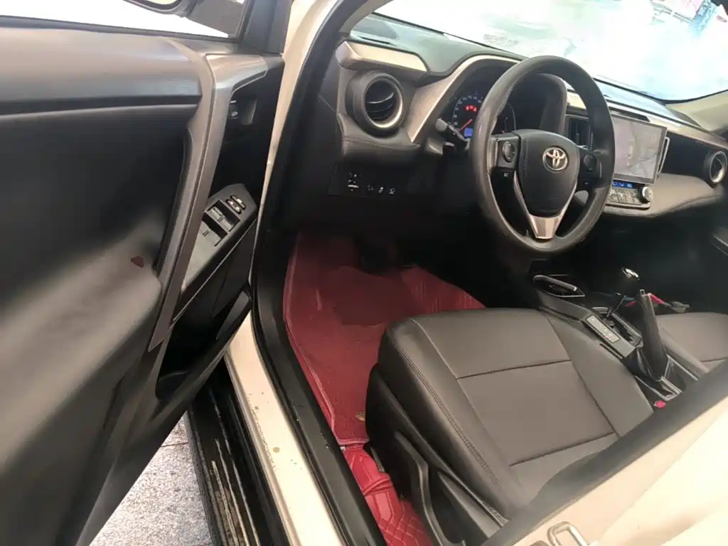 Toyota RAV4 2016 — фото 16