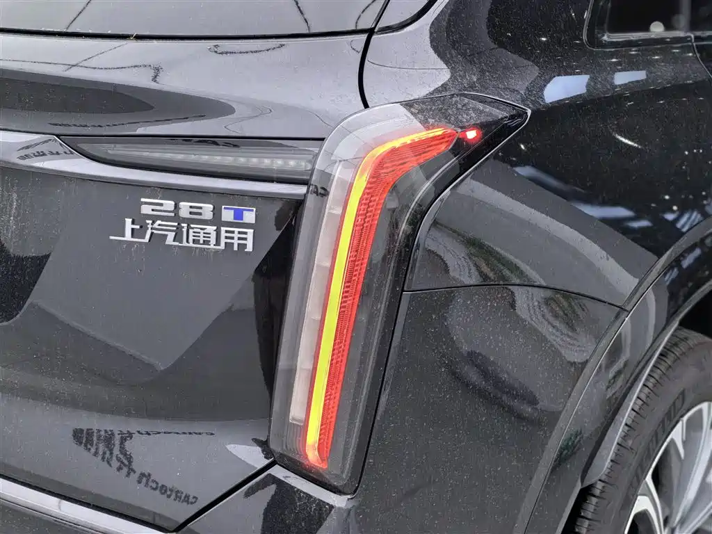 Cadillac XT5 2025 — фото 11