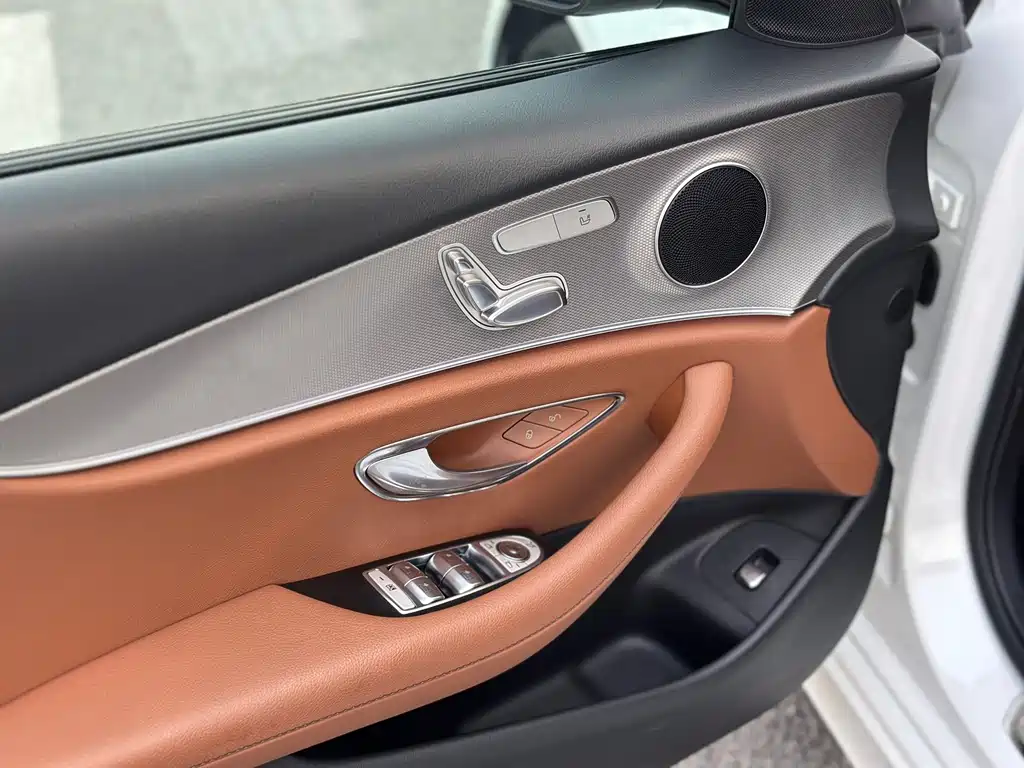 Mercedes-Benz E-Class 2018 — фото 15