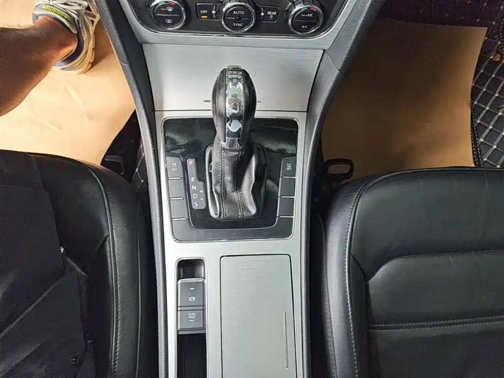 Volkswagen Passat 2015 — фото 14