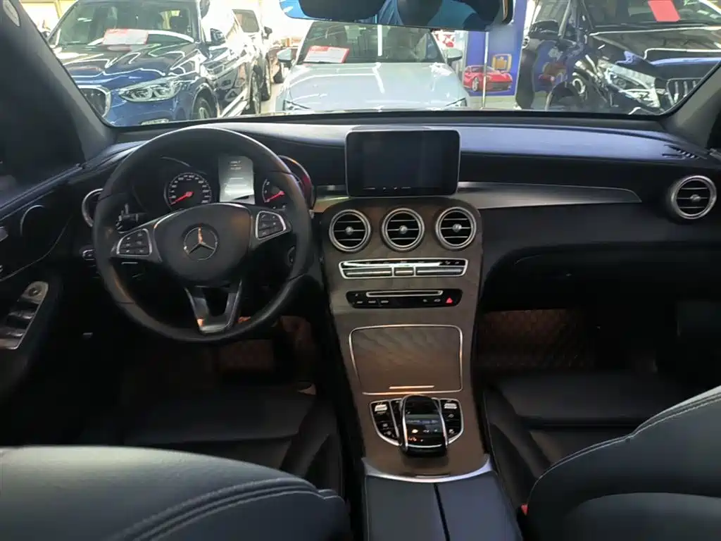 Mercedes-Benz GLC 2018 — фото 10
