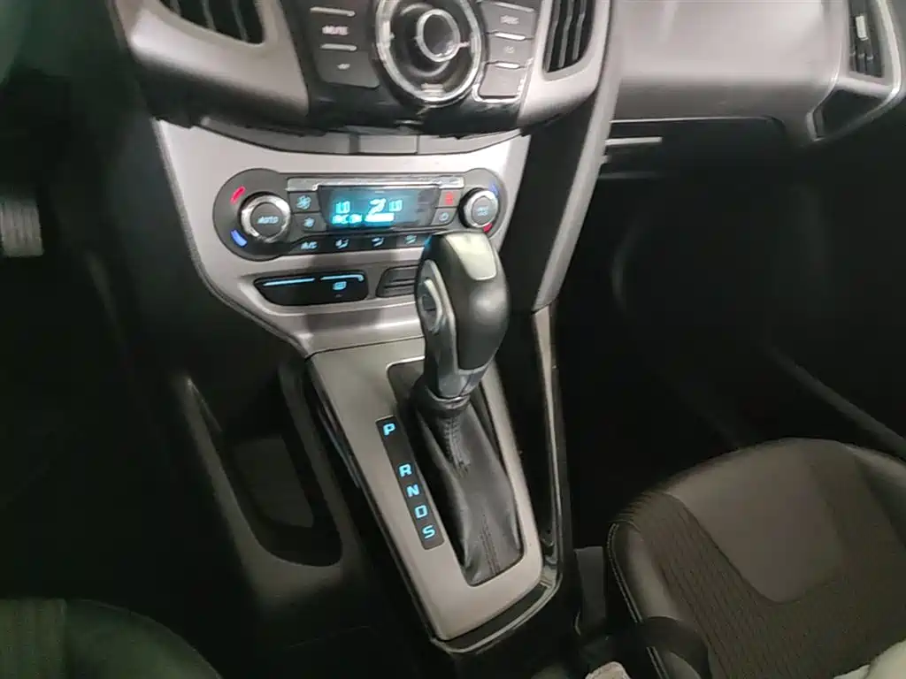 Ford Focus 2015 — фото 13