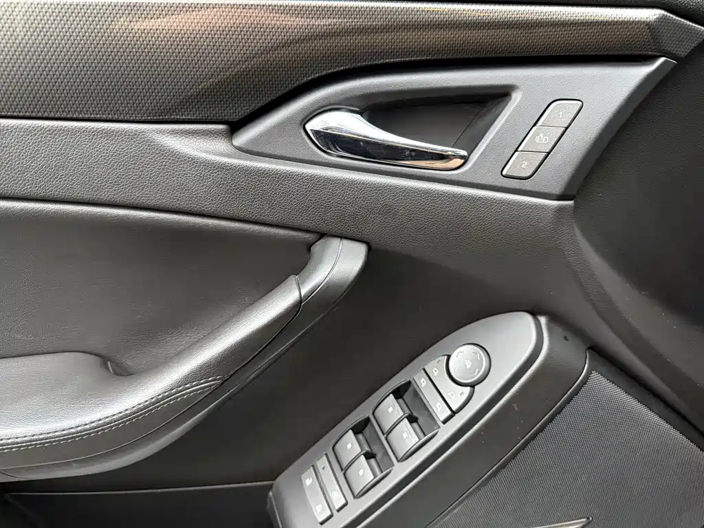Cadillac CTS 2011 — фото 17