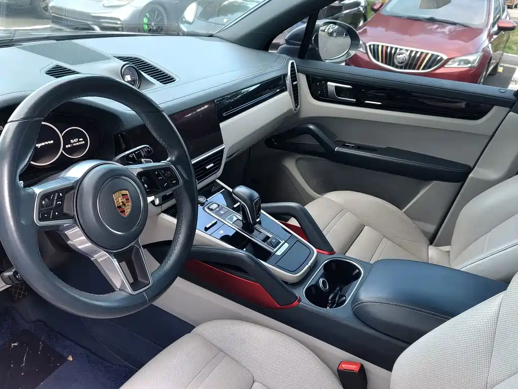 Porsche Cayenne 2020 — фото 10
