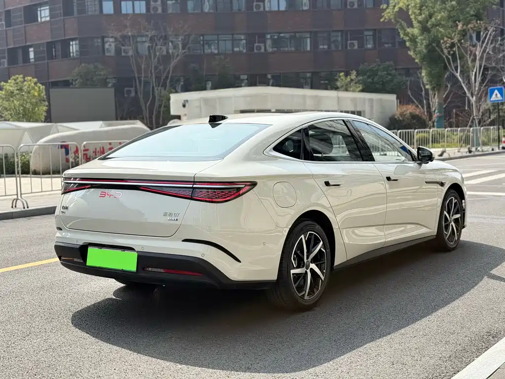 BYD Seal 07 DM-i 2026 — фото 9