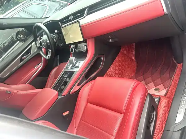Jaguar F-PACE 2024