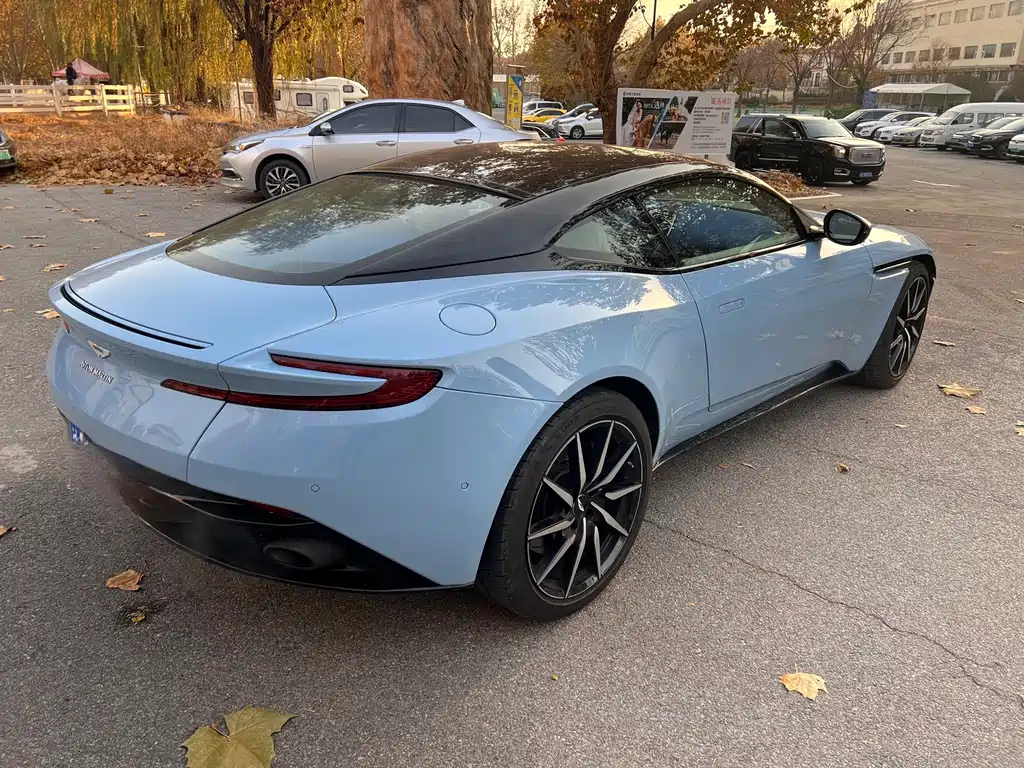 Aston Martin DB11 2018 — фото 2