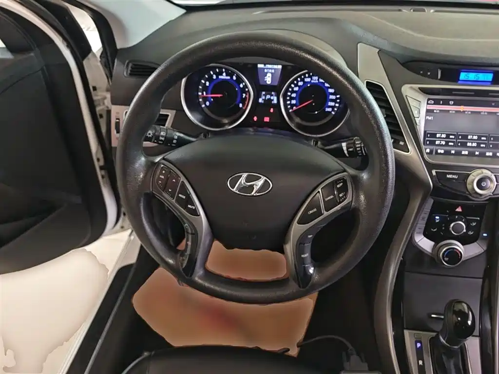 Hyundai Elantra Langdong 2015 — фото 11