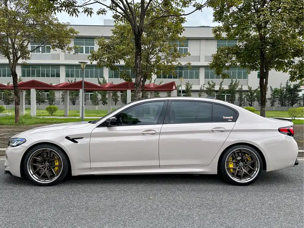 BMW 5 Series 2020 — фото 14