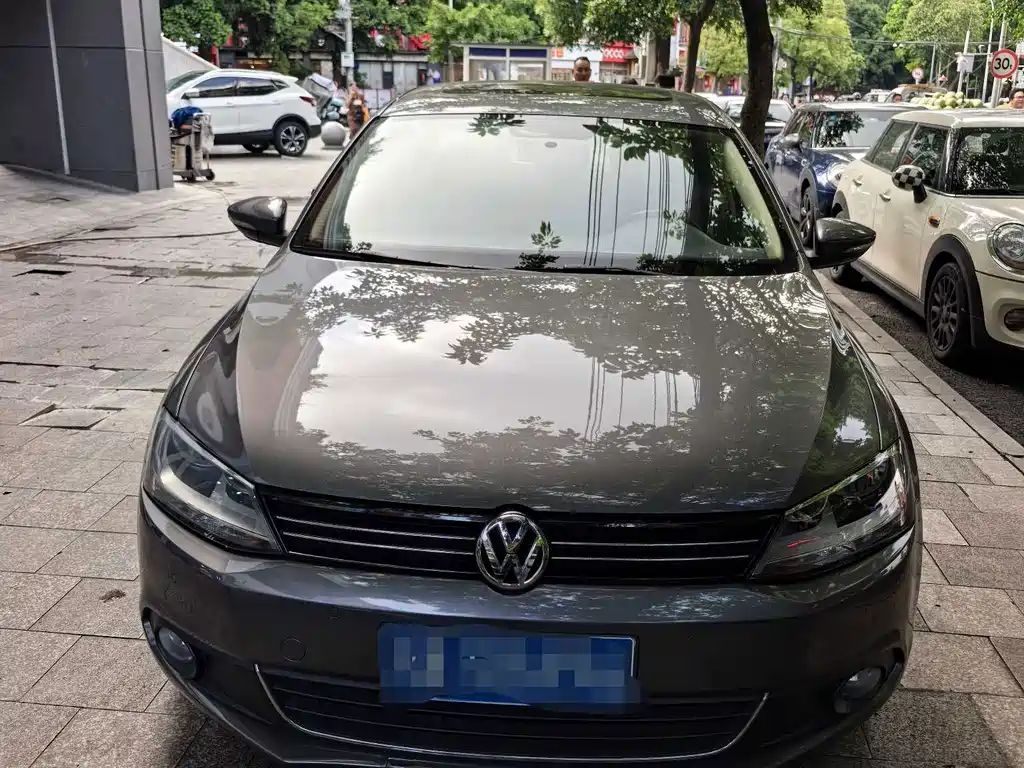 Volkswagen Sagitar 2012