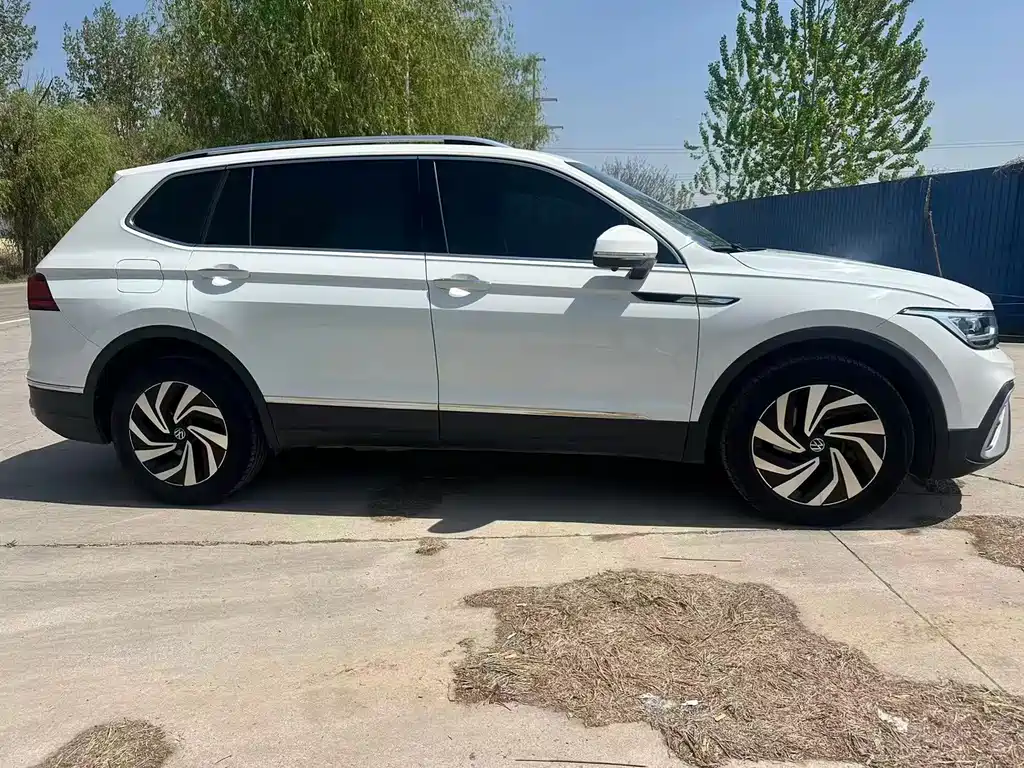 Volkswagen Tiguan L 2023 — фото 6