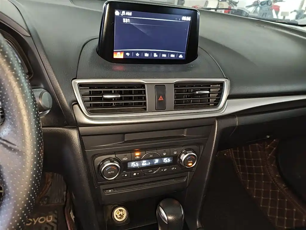 Mazda 3 Axela 2017 — фото 13