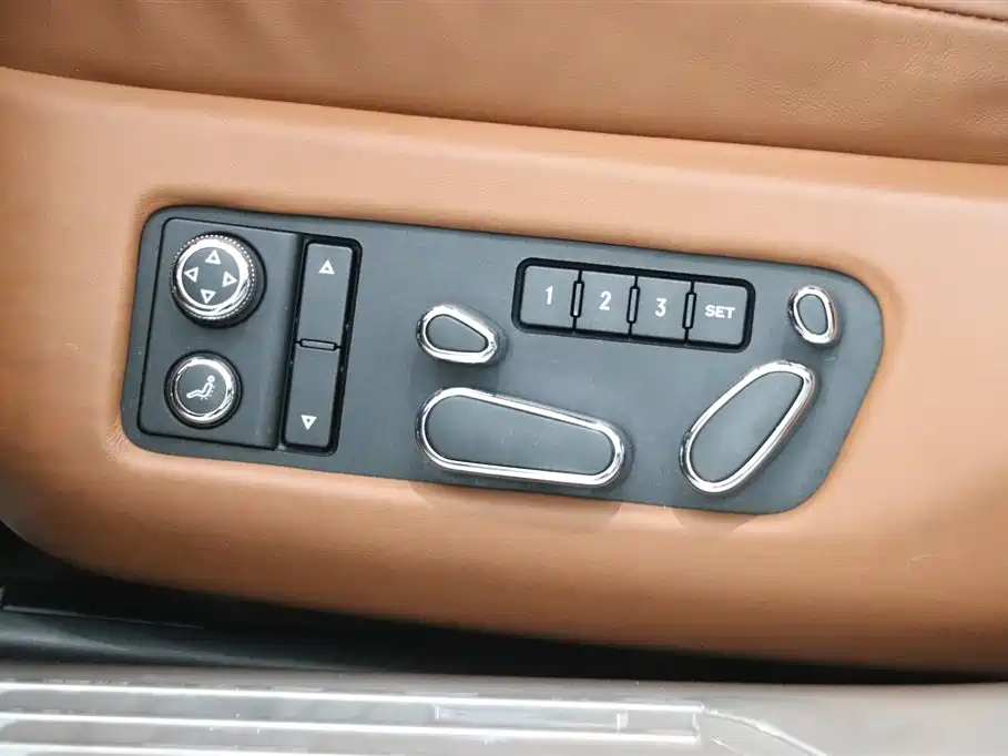 Bentley Flying Spur 2014 — фото 12