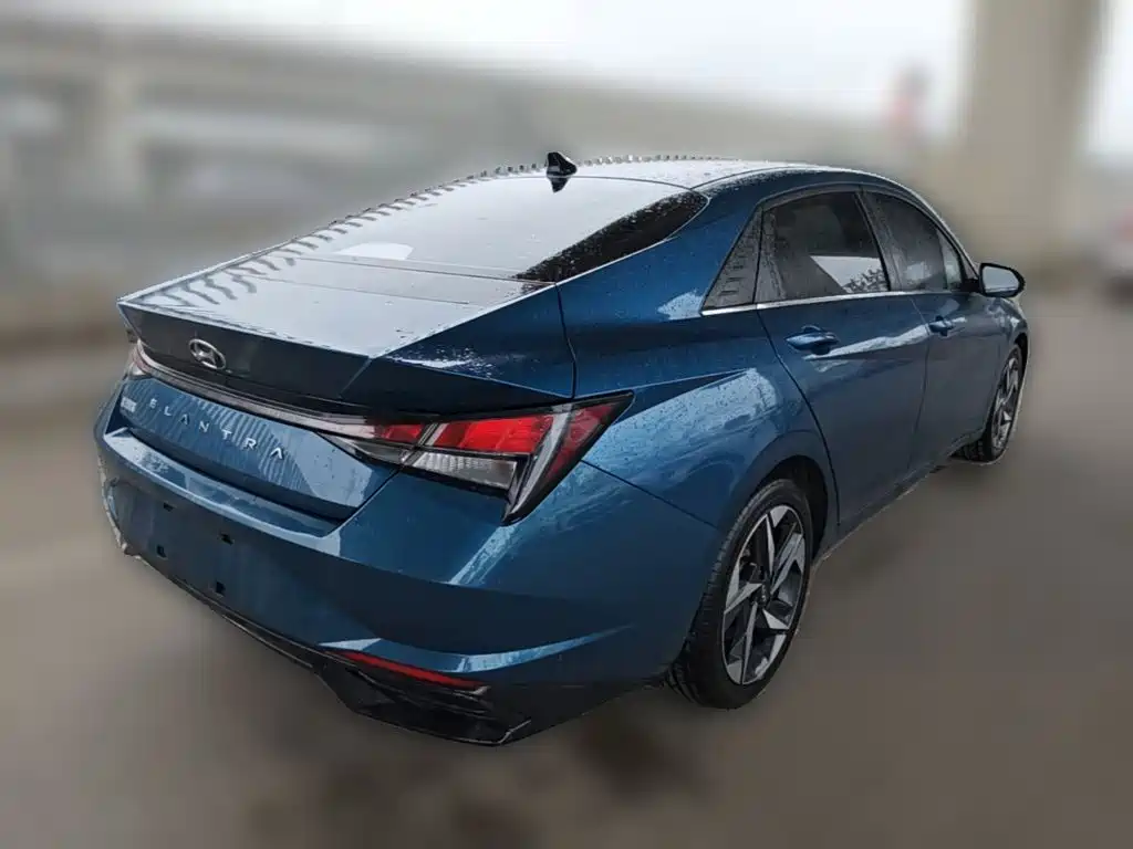 Hyundai Elantra 2021 — фото 12