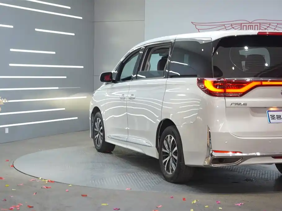 GAC Motor Trumpchi M8 2022 — фото 3