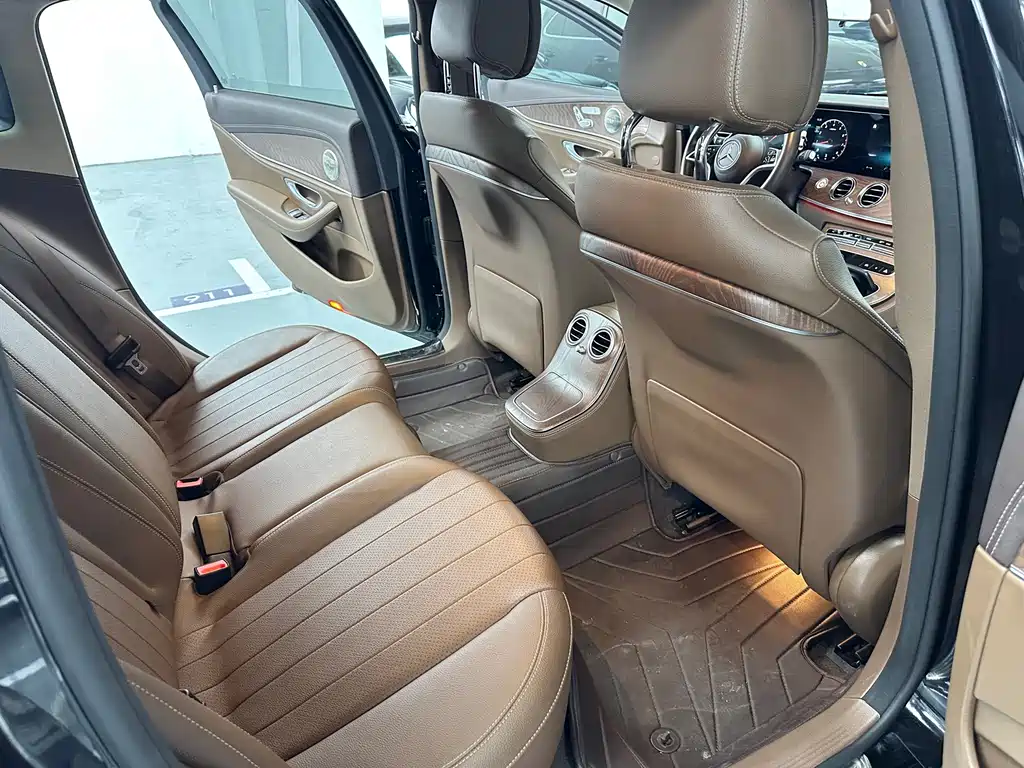Mercedes-Benz E-Class 2023 — фото 15