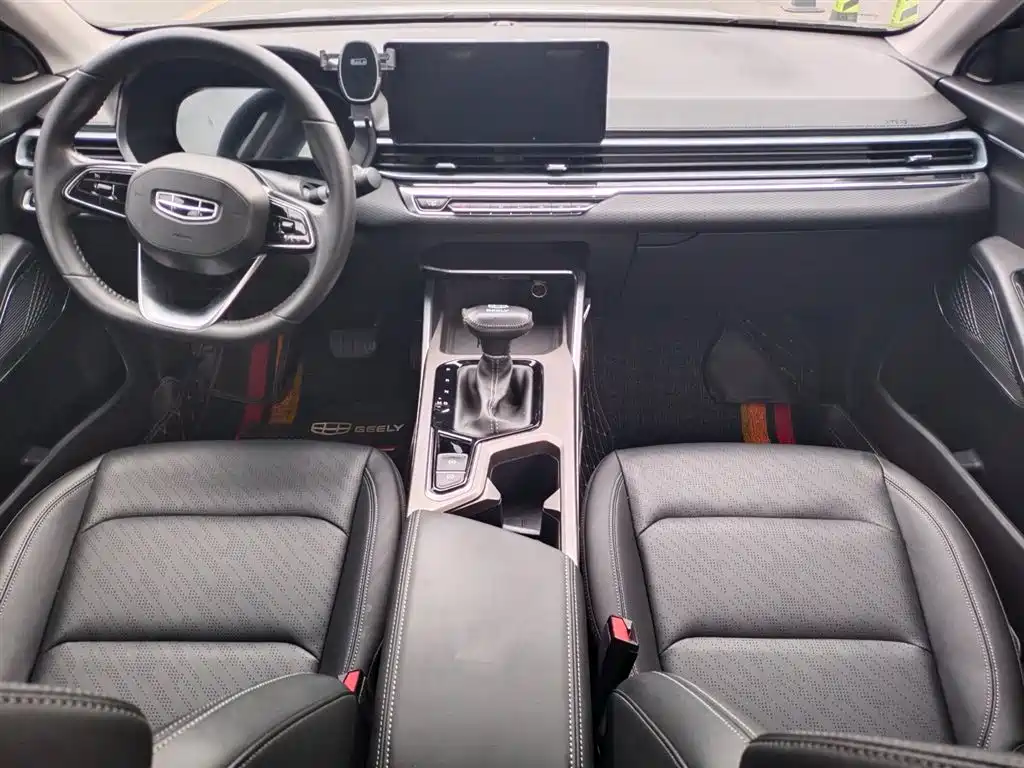 Geely Emgrand 2022