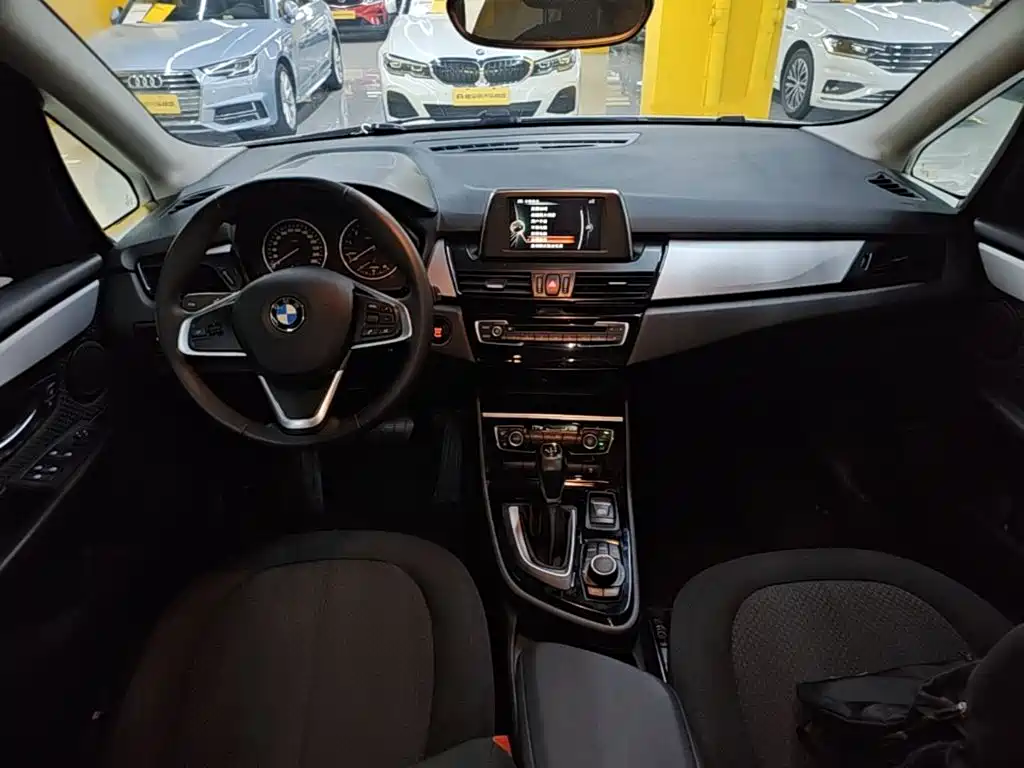 BMW 2 Series Station Wagon 2017 — фото 10
