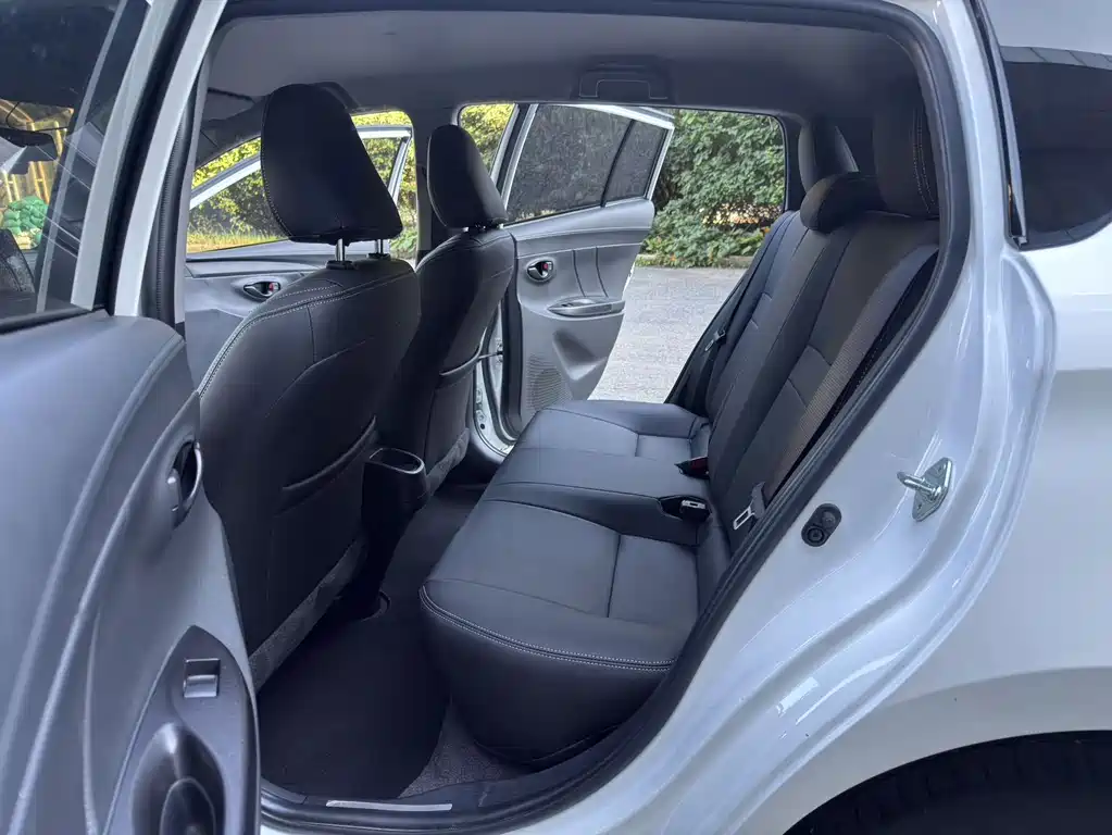 Toyota Yaris L 2023 — фото 12