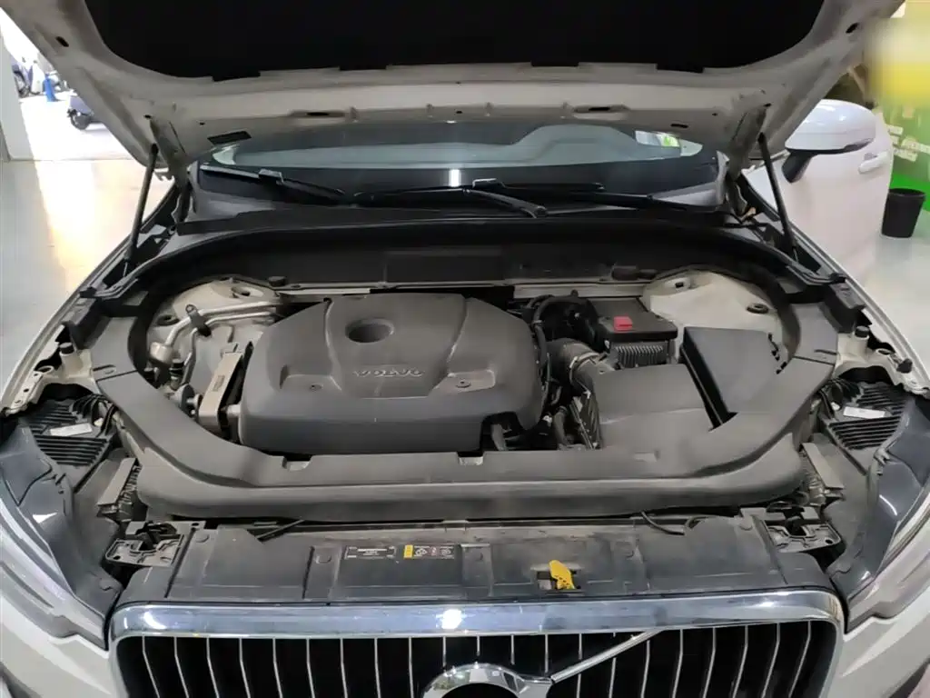 Volvo XC60 2019 — фото 20